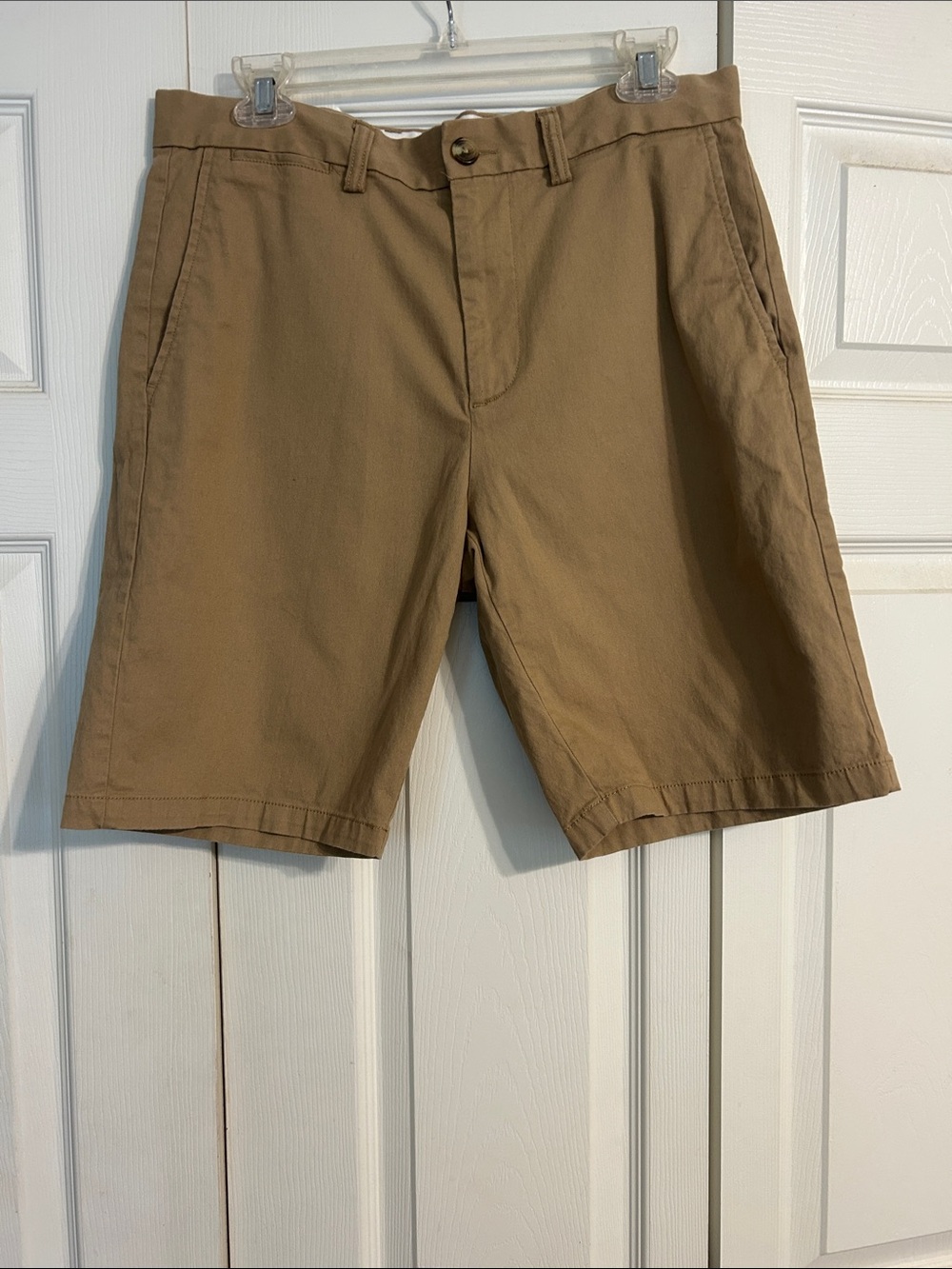 Old Navy Men's Khaki Flat-Front Shorts Size 32 Ultimate Slim Basswood Brown